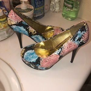 Snakeskin Pumps!